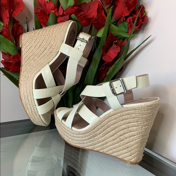 Vince CAMUTO wedges - Picture 2 of 8